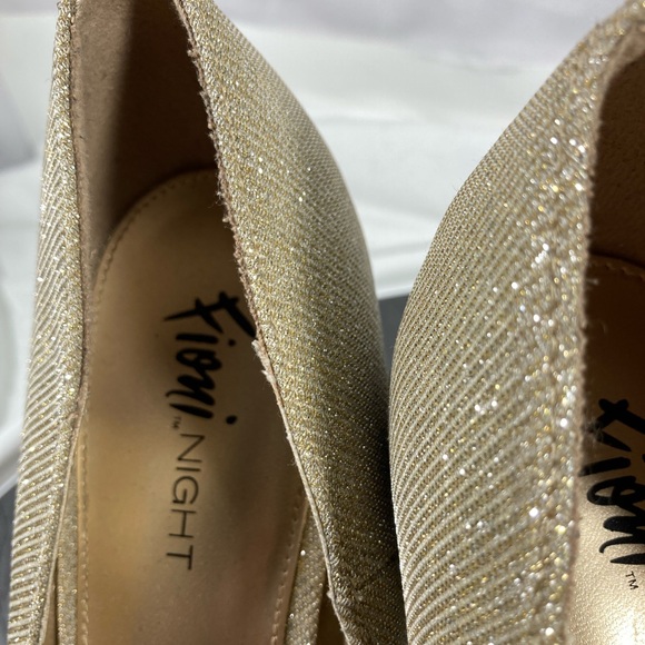 Fioni Gold Sparkle Scallop Pump Heels Size 10 - Picture 9 of 11
